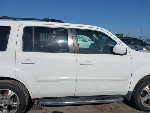 2013 Honda Pilot EX-L z VIN 5FNYF3H51DB042641, wystawiony jako IAAI lot #42238987 z przebiegiem 169 942 mil mil oraz . Historia ofert i sprzedaży dostępna na DreamBid. Obrazek 13.