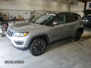 2021 Jeep Compass Trailhawk z VIN 3C4NJDDBXMT553298, wystawiony jako Copart lot #64293165 z przebiegiem 64 217 mil mil oraz Szkoda całkowita • Salvage title. Historia ofert i sprzedaży dostępna na DreamBid. Obrazek 1.