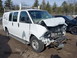 2019 GMC Savana Cargo with VIN 1GTW7AFG5K1210624, listed as a IAAI auction lot 41786354 with 105,345 mi miles. Bid and sale history available at carsss.com. Image 1.