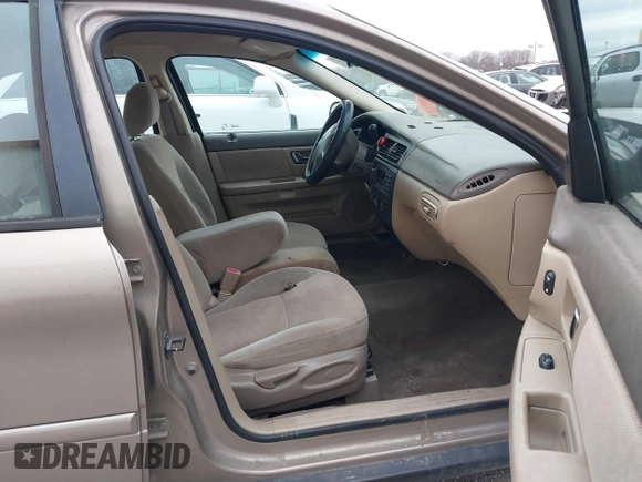 2002 Ford Taurus SES Standard with VIN 1FAFP55U52G135781, listed as a IAAI auction lot 41520037 with 196,207 mi miles. Bid and sale history available at carsss.com. Image 5.