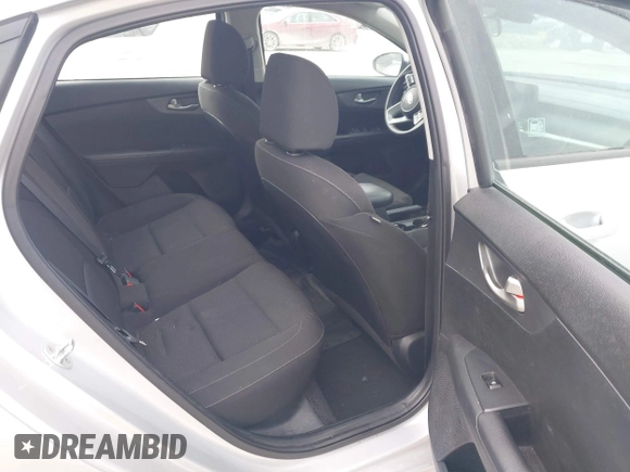 2021 Kia Forte LXS z VIN 3KPF24AD5ME269640, wystawiony jako IAAI lot #41381510 z przebiegiem 107 942 mil mil oraz . Historia ofert i sprzedaży dostępna na DreamBid. Obrazek 8.