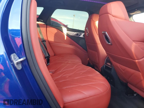 2023 BMW XM z VIN 5YM23CS0XP9S15459, wystawiony jako Copart lot #74934504 z przebiegiem 14 156 mil mil oraz Szkody całkowita. Historia ofert i sprzedaży dostępna na DreamBid. Obrazek 11.