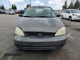 2006 Ford Focus S z VIN 1FAFP37N76W182882, wystawiony jako Copart lot #56939295 z przebiegiem 136 831 mil mil oraz Szkoda całkowita • Salvage title. Historia ofert i sprzedaży dostępna na DreamBid. Obrazek 5.