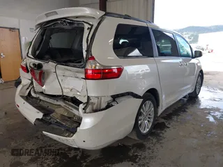 2017 Toyota Sienna XLE Auto Access Seat with VIN 5TDYZ3DC7HS874630, listed as a IAAI auction lot 42027737 with 122,952 mi miles. Bid and sale history available at carsss.com. Image 4.