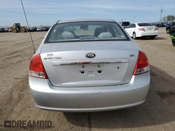 2008 Kia Spectra EX z VIN KNAFE121185541321, wystawiony jako Copart lot #55216295 z przebiegiem 120 833 mil mil oraz Szkoda całkowita • Salvage title. Historia ofert i sprzedaży dostępna na DreamBid. Obrazek 6.