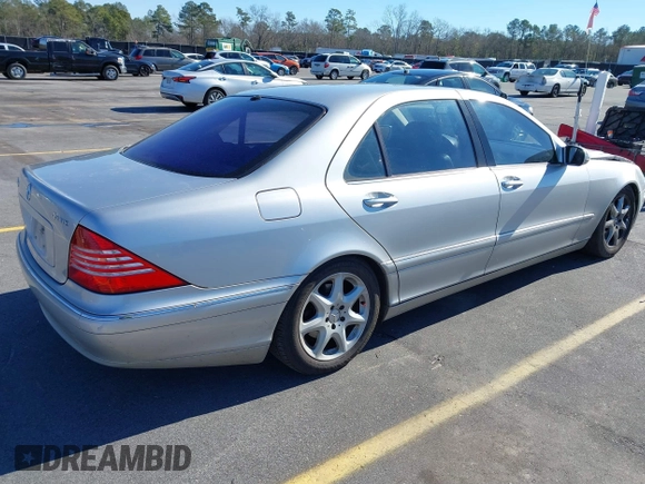 2004 Mercedes-Benz S-Class 5.0L with VIN WDBNG84J74A403779, listed as a IAAI auction lot 41346259 with 224,485 mi miles. Bid and sale history available at carsss.com. Image 4.