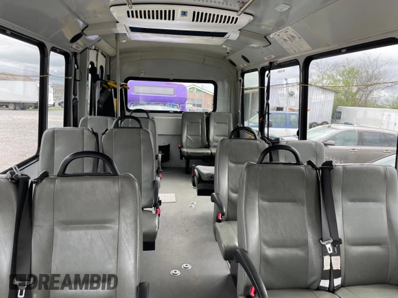 2019 Ford Econoline Cargo with VIN 1FDFE4FS3KDC32108, listed as a Copart auction lot 52462425 with 212,441 mi miles and Clean Title. Bid and sale history available at DreamBid. Image 6.