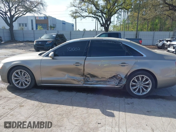 2012 Audi A8 z VIN WAURVAFD3CN024063, wystawiony jako IAAI lot #41706508 z przebiegiem Nie podano mil oraz . Historia ofert i sprzedaży dostępna na DreamBid. Obrazek 14.
