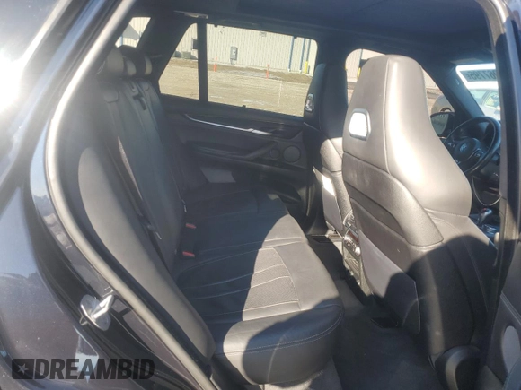 2018 BMW X5 M z VIN 5YMKT6C58J0Y83672, wystawiony jako Copart lot #48067795 z przebiegiem 61 554 mil mil oraz Szkoda całkowita • Salvage title. Historia ofert i sprzedaży dostępna na DreamBid. Obrazek 11.