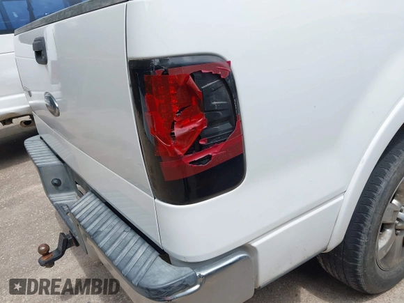2004 Ford F-150 XLT z VIN 1FTPW12544KC63307, wystawiony jako IAAI lot #42602132 z przebiegiem 176 050 mil mil oraz . Historia ofert i sprzedaży dostępna na DreamBid. Obrazek 6.