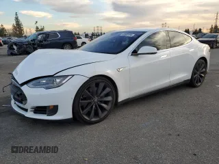 2016 Tesla Model S 90D with VIN 5YJSA1E2XGF122852, listed as a Copart auction lot 40580104 with 118,262 mi miles and Salvage Title. Bid and sale history available at DreamBid. Image 1.