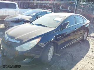2013 Hyundai Sonata Hybrid Limited with VIN KMHEC4A41DA075811, listed as a IAAI auction lot 41357185 with 1 mi miles. Bid and sale history available at carsss.com. Image 2.