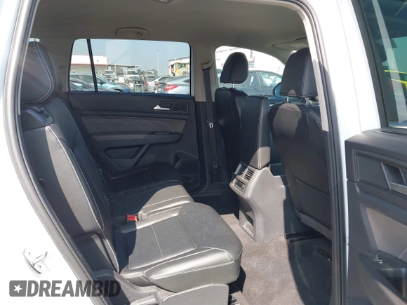 2022 Volkswagen Atlas SE z VIN 1V2WR2CA1NC519384, wystawiony jako IAAI lot #40548286 z przebiegiem 37 093 mil mil oraz . Historia ofert i sprzedaży dostępna na DreamBid. Obrazek 8.