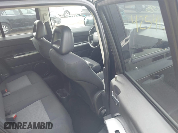 2008 Jeep Patriot Sport z VIN 1J8FT28W18D732298, wystawiony jako IAAI lot #42541347 z przebiegiem 121 615 mil mil oraz . Historia ofert i sprzedaży dostępna na DreamBid. Obrazek 8.