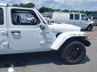 2024 Jeep Wrangler Sahara with VIN 1C4RJXP64RW270463, listed as a IAAI auction lot 42598295 with 36,251 mi miles and . Bid and sale history available at DreamBid. Image 21.
