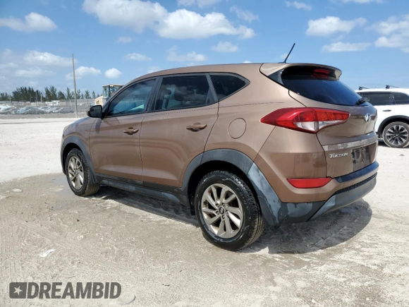 2016 Hyundai Tucson SE z VIN KM8J23A45GU141677, wystawiony jako Copart lot #54497625 z przebiegiem 144 018 mil mil oraz Czysty tytuł • Clean title. Historia ofert i sprzedaży dostępna na DreamBid. Obrazek 2.