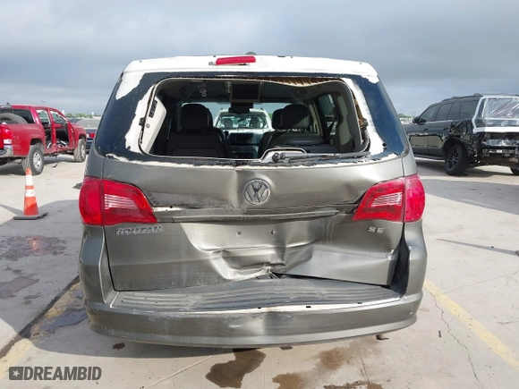 2010 Volkswagen Routan SE with VIN 2V4RW3D1XAR407847, listed as a IAAI auction lot 42020588 with 233,095 mi miles. Bid and sale history available at carsss.com. Image 16.