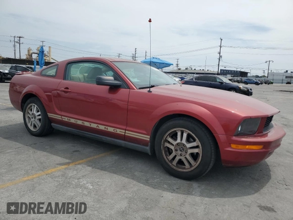 2007 Ford Mustang Deluxe z VIN 1ZVHT80N075308557, wystawiony jako Copart lot #58405905 z przebiegiem 132 271 mil mil oraz Czysty tytuł • Clean title. Historia ofert i sprzedaży dostępna na DreamBid. Obrazek 4.