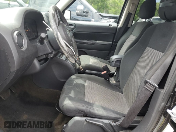 2014 Jeep Patriot Latitude with VIN 1C4NJRFBXED846992, listed as a Copart auction lot 60405735 with 93,779 mi miles and Clean title. Bid and sale history available at DreamBid. Image 7.