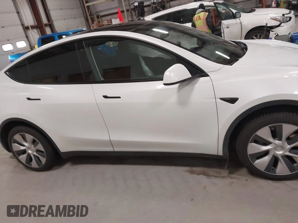 2022 Tesla Model Y Long Range z VIN 7SAYGDEE3NF358487, wystawiony jako IAAI lot #42036969 z przebiegiem 52 723 mil mil oraz . Historia ofert i sprzedaży dostępna na DreamBid. Obrazek 13.