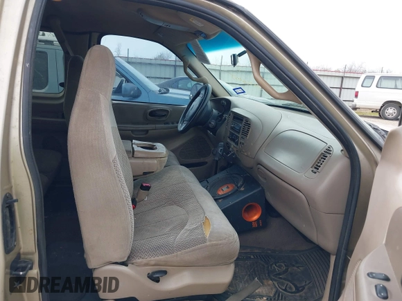 2000 Ford F-150 XL with VIN 1FTZX1725YKB41680, listed as a IAAI auction lot 41736655 with 1 mi miles. Bid and sale history available at carsss.com. Image 5.