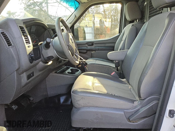 2017 Nissan NV Cargo S z VIN 1N6BF0KM2HN803511, wystawiony jako Copart lot #86592964 z przebiegiem 120 174 mil mil oraz Czysty tytuł • Clean title. Historia ofert i sprzedaży dostępna na DreamBid. Obrazek 7.