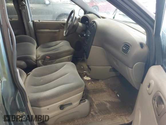 2003 Dodge Caravan SE with VIN 1D4GP24313B191319, listed as a IAAI auction lot 41398477 with 220,083 mi miles. Bid and sale history available at carsss.com. Image 5.