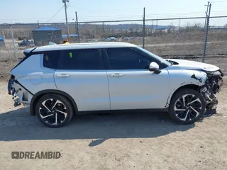2022 Mitsubishi Outlander SE z VIN JA4J4UA80NZ033078, wystawiony jako IAAI lot #41773711 z przebiegiem 52 428 mil mil oraz . Historia ofert i sprzedaży dostępna na DreamBid. Obrazek 13.