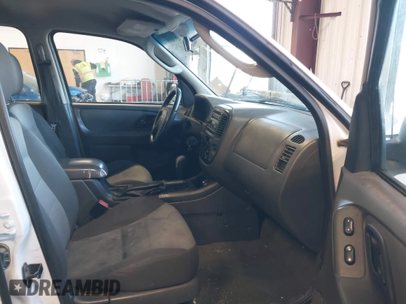 2006 Ford Escape XLS z VIN 1FMCU92Z16KC62653, wystawiony jako IAAI lot #42036057 z przebiegiem 214 465 mil mil oraz . Historia ofert i sprzedaży dostępna na DreamBid. Obrazek 5.