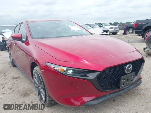 2019 Mazda 3 z VIN JM1BPAJM7K1133105, wystawiony jako IAAI lot #42473214 z przebiegiem 47 751 mil mil oraz . Historia ofert i sprzedaży dostępna na DreamBid. Obrazek 1.