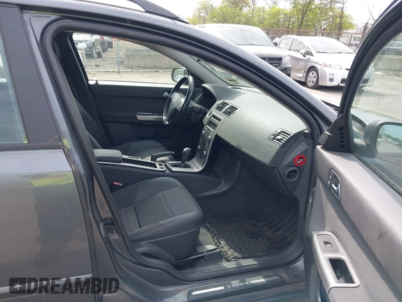2010 Volvo V50 with VIN YV1382MW9A2526983, listed as a IAAI auction lot 42179780 with 203,974 mi miles. Bid and sale history available at carsss.com. Image 5.