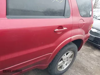 2005 Ford Escape Limited with VIN 1FMYU94155KA52665, listed as a IAAI auction lot 41736416 with 999,999 mi miles. Bid and sale history available at carsss.com. Image 6.