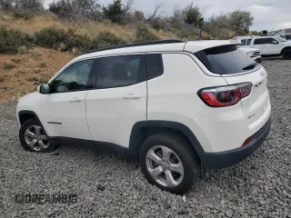 2019 Jeep Compass Latitude z VIN 3C4NJDBBXKT661517, wystawiony jako Copart lot #63339275 z przebiegiem 58 916 mil mil oraz Szkoda całkowita • Salvage title. Historia ofert i sprzedaży dostępna na DreamBid. Obrazek 2.