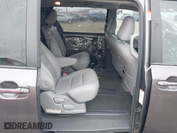 2016 Toyota Sienna XLE with VIN 5TDYK3DC8GS704330, listed as a IAAI auction lot 41586880 with 84,065 mi miles. Bid and sale history available at carsss.com. Image 8.