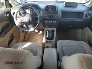 2011 Jeep Patriot Latitude z VIN 1J4NF1GB0BD131856, wystawiony jako Copart lot #56222005 z przebiegiem 172 231 mil mil oraz Szkoda całkowita • Salvage title. Historia ofert i sprzedaży dostępna na DreamBid. Obrazek 8.