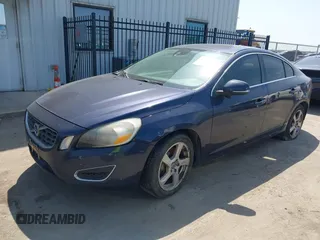 2012 Volvo S60 T5 z VIN YV1622FS5C2046841, wystawiony jako IAAI lot #42048477 z przebiegiem 231 218 mil mil oraz . Historia ofert i sprzedaży dostępna na DreamBid. Obrazek 2.