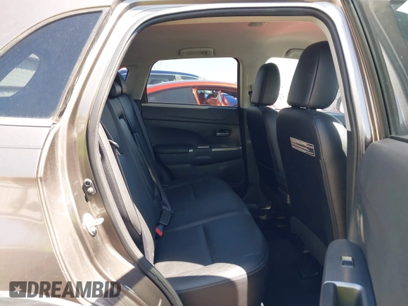 2018 Mitsubishi Outlander SEL z VIN JA4AP4AW4JU018385, wystawiony jako IAAI lot #41868875 z przebiegiem 83 910 mil mil oraz . Historia ofert i sprzedaży dostępna na DreamBid. Obrazek 8.