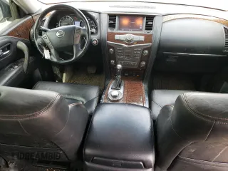 2017 Nissan Armada SV z VIN JN8AY2NC3H9504002, wystawiony jako Copart lot #54326965 z przebiegiem 86 469 mil mil oraz Szkoda całkowita • Salvage title. Historia ofert i sprzedaży dostępna na DreamBid. Obrazek 8.