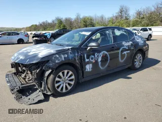 2018 Toyota Camry LE z VIN 4T1B11HK3JU094818, wystawiony jako Copart lot #62529195 z przebiegiem 257 864 mil mil oraz Czysty tytuł • Clean title. Historia ofert i sprzedaży dostępna na DreamBid. Obrazek 1.