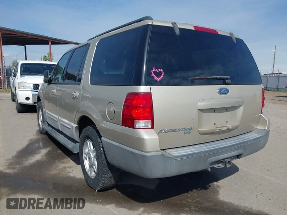 2005 Ford Expedition Special Service with VIN 1FMPU15595LA67565, listed as a IAAI auction lot 41723035 with 106,512 mi miles. Bid and sale history available at carsss.com. Image 3.