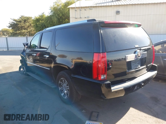 2008 Cadillac Escalade ESV z VIN 1GYFK66838R164476, wystawiony jako IAAI lot #40642750 z przebiegiem 206 681 mil mil oraz . Historia ofert i sprzedaży dostępna na DreamBid. Obrazek 3.