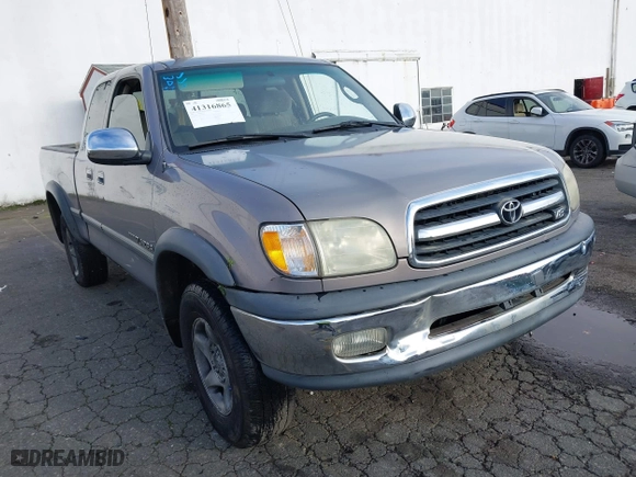 2002 Toyota Tundra SR5 with VIN 5TBBT44162S310544, listed as a IAAI auction lot 41316865 with 198,382 mi miles. Bid and sale history available at carsss.com. Image 1.