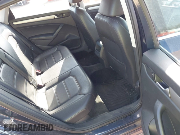 2015 Volkswagen Passat 1.8T Limited Edition with VIN 1VWAT7A33FC091945, listed as a IAAI auction lot 41930380 with 145,488 mi miles. Bid and sale history available at carsss.com. Image 8.