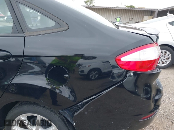 2016 Ford Fiesta SE z VIN 3FADP4BJ6GM107996, wystawiony jako IAAI lot #42433173 z przebiegiem 61 302 mil mil oraz . Historia ofert i sprzedaży dostępna na DreamBid. Obrazek 6.