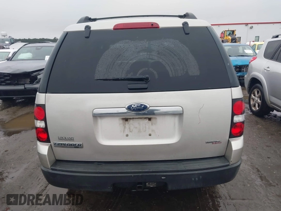 2007 Ford Explorer XLT with VIN 1FMEU63E27UB87065, listed as a IAAI auction lot 41572446 with 200,205 mi miles. Bid and sale history available at carsss.com. Image 16.