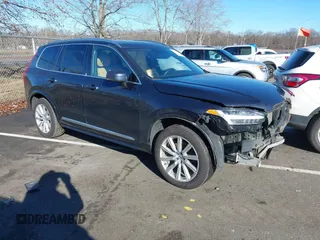 2017 Volvo XC90 Inscription with VIN YV4A22PL7H1142570, listed as a IAAI auction lot 41173079 with 165,647 mi miles. Bid and sale history available at carsss.com. Image 1.