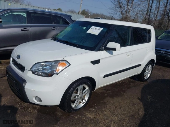2010 Kia Soul + with VIN KNDJT2A2XA7041347, listed as a IAAI auction lot 41673345 with 138,322 mi miles. Bid and sale history available at carsss.com. Image 2.