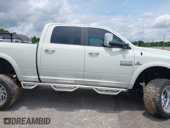 2018 Ram 2500 Laramie с VIN 3C6UR5FL6JG325908, выставлен на аукционе IAAI как лот 42463952 с пробегом 54 496 миль миль и . История ставок и продаж доступна на DreamBid. Изображение 13.