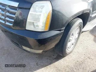 2008 Cadillac Escalade with VIN 1GYEC63868R200366, listed as a IAAI auction lot 41820968 with 190,559 mi miles. Bid and sale history available at carsss.com. Image 6.