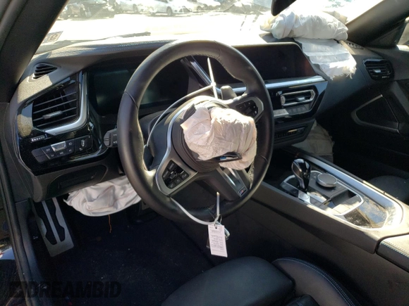 2021 BMW Z4 sDriveM40i z VIN WBAHF9C06MWX23868, wystawiony jako Copart lot #41820873 z przebiegiem 5325 mil mil oraz . Historia ofert i sprzedaży dostępna na DreamBid. Obrazek 8.